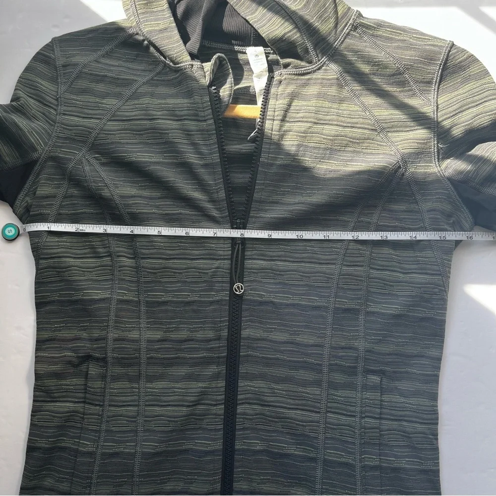 lululemon athletica pre owned